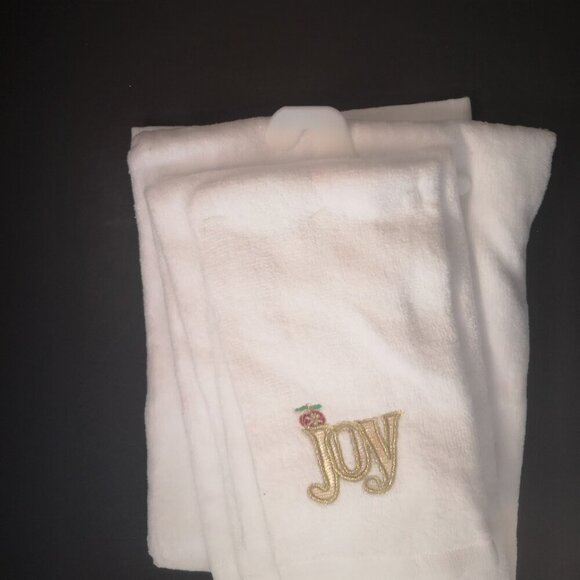 NWOT Unbranded Set of 3 White w/ Embroidery Christmas Themed Towels "JOY" - Picture 5 of 5